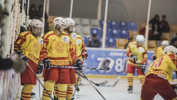 Кыргызстандын хоккей боюнча курама командасынын оюнчулары беттеш учурунда. Архив - Sputnik Кыргызстан