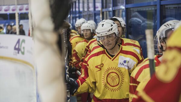 Спортсмены сборной Кыргызстана во время игры на кубке вызова Азии по хоккею с шайбой. Архивное фото - Sputnik Кыргызстан