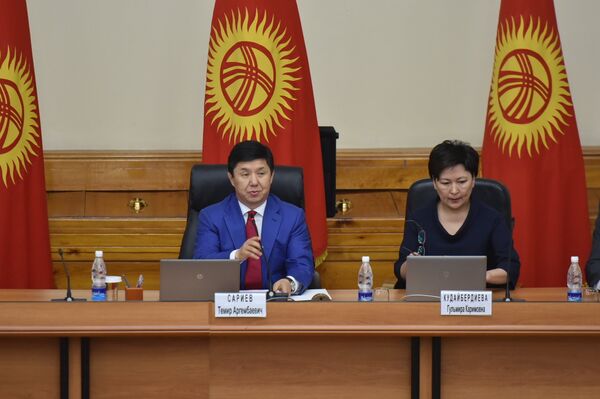Премьер-министр Темир Сариев на внеочередном заседании правительства. - Sputnik Кыргызстан