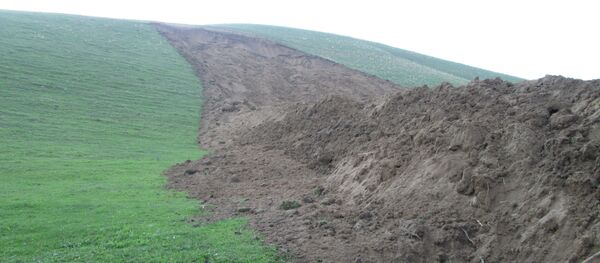 Жалал-Абад облусундагы Сузак районундагы жер көчкү. Архив - Sputnik Кыргызстан