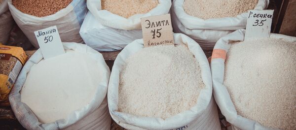 Продажа риса на одном из рынков Бишкека. Архивное фото - Sputnik Кыргызстан