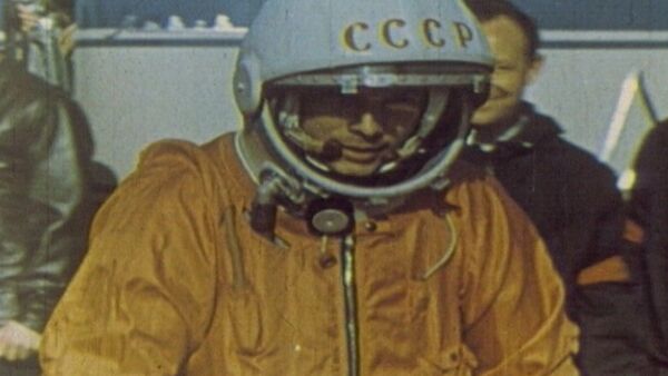 Юрий Гагарин – человек, первым побывавший в космосе. Кадры из архива - Sputnik Кыргызстан