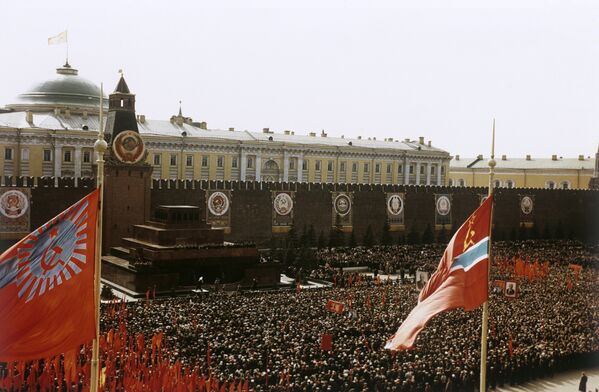 Встреча Юрия Гагарина на Красной площади - Sputnik Кыргызстан