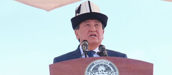 Первый заместитель руководителя Аппарата Президента КР Сооронбай Жээнбеков во время выступлений. Архивное фото - Sputnik Кыргызстан