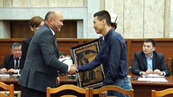 Депутаты благодарили народных регулировщиков на заседании комитета - Sputnik Кыргызстан
