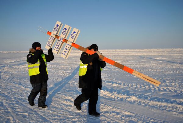Сотрудники ледовой базы, находящейся в Арктике. Архивное фото - Sputnik Кыргызстан