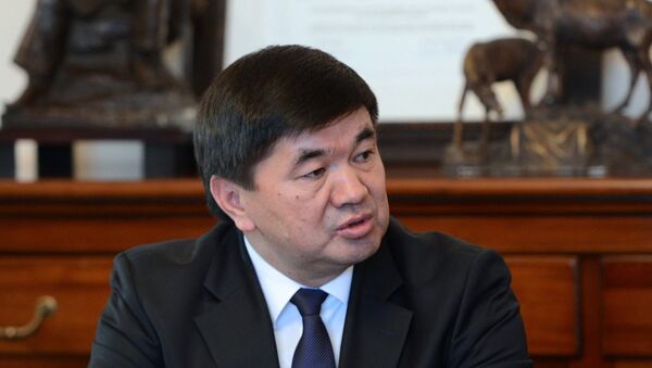 Председатель Социального фонда страны Мухамметкалый Абулгазиев - Sputnik Кыргызстан