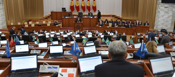 Кандидат на должность премьер-министра Сооронбай Жээнбеков на заседании ЖК - Sputnik Кыргызстан