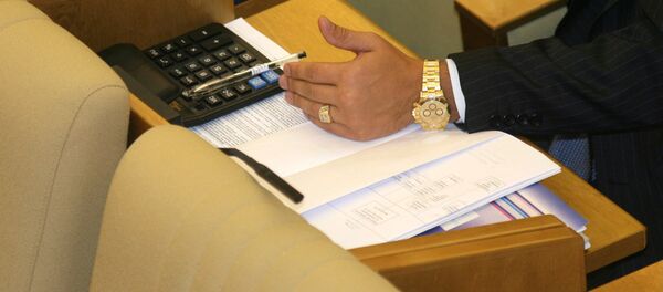 Кол саат тагынган адам. Архив - Sputnik Кыргызстан