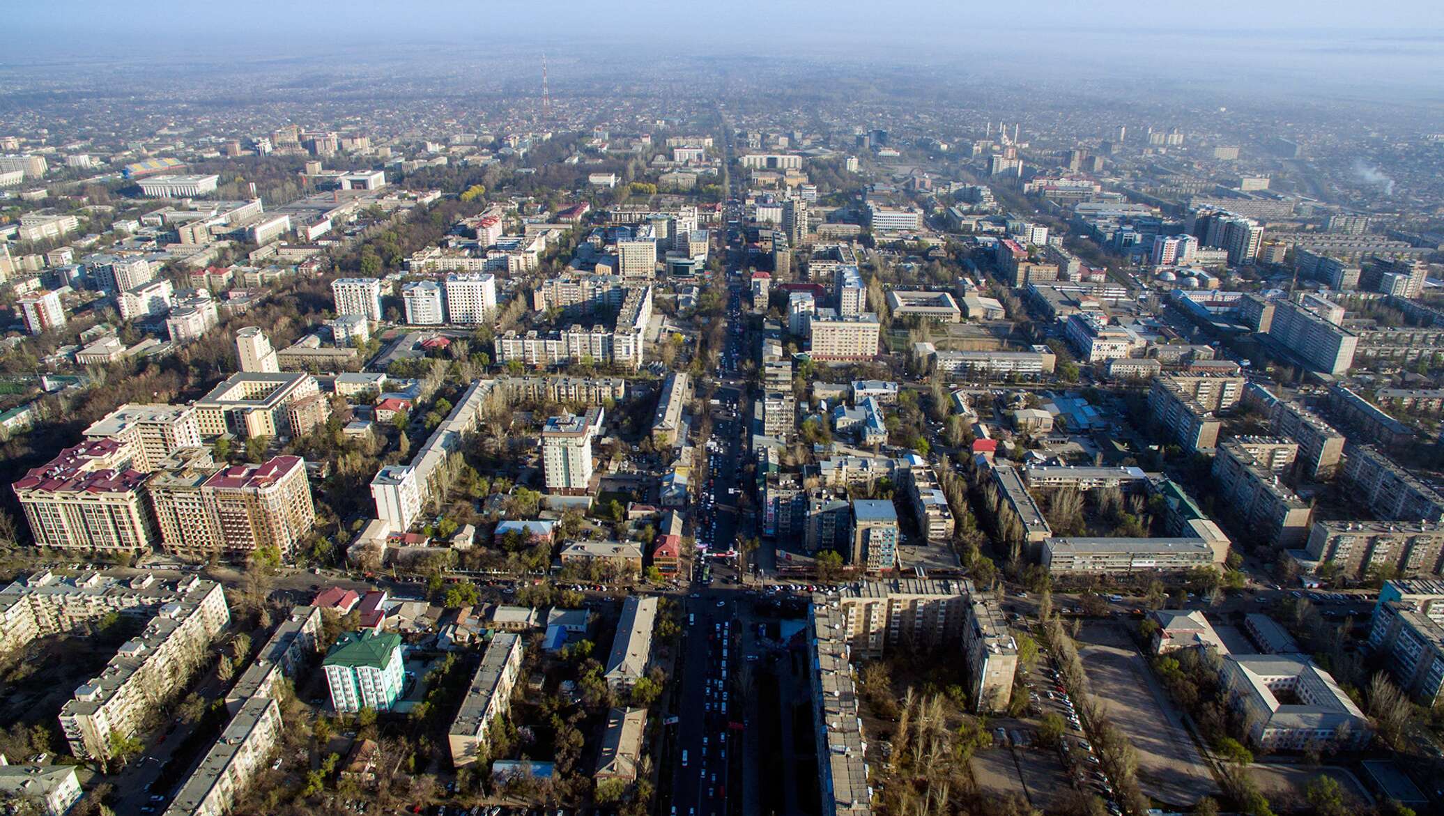 Город бишкек улицы. Бишкек с высоты. Город Бишкек сверху. Бишкек виды города. Панорама центр города Бишкек.