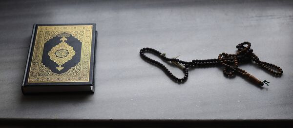 Коран и четки. Архивное фото - Sputnik Кыргызстан