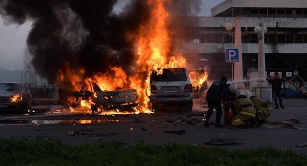 Взрыв служебного автомобиля депутата парламента Абхазии Алмаса Джапуа - Sputnik Кыргызстан