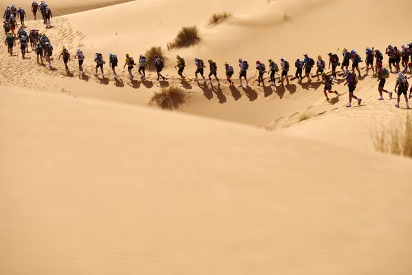 Песчаный марафон в Марокко - Sputnik Кыргызстан