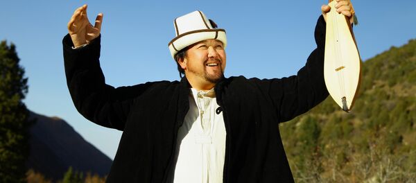 Ырчы Токтобек Асаналиевдин архивдик сүрөтү - Sputnik Кыргызстан