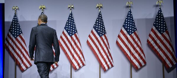 Архивное фото президента США Барака Обамаа возле государственного флага. - Sputnik Кыргызстан