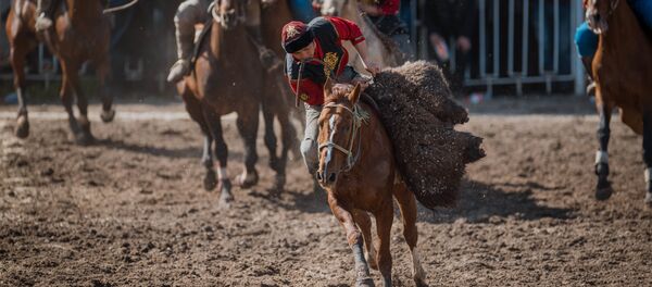 Участники соревнования по кок-бору. Архивное фото - Sputnik Кыргызстан