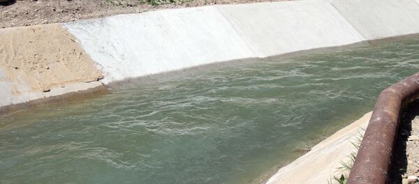 Незаконное заливание отходами реки Ак-Буура в Оше. - Sputnik Кыргызстан