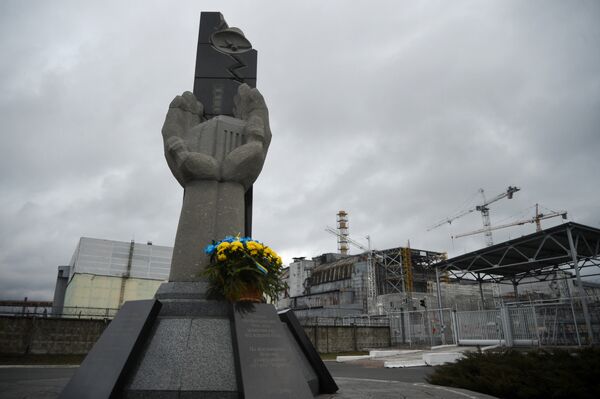 Памятник ликвидаторам последствий аварии на Чернобыльской АЭС. Архивное фото - Sputnik Кыргызстан