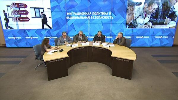 Специалисты по миграционной политике об отношении к приезжим работникам в РФ - Sputnik Кыргызстан