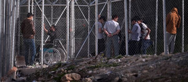 Беженцы из стран ближнего востока на границе с Турцией. Архивное фото - Sputnik Кыргызстан