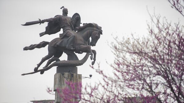 Памятник Манасу в Бишкеке. Архивное фото - Sputnik Кыргызстан
