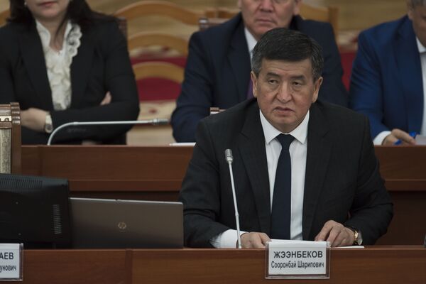 Премьер-министр Сооронбай Жээнбеков во время заседания в ЖК. Архивное фото - Sputnik Кыргызстан