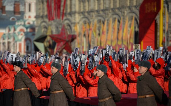 Участники торжественного марша (Бессмертный полк). Архивное фото - Sputnik Кыргызстан