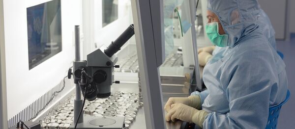 Лаборатория кызматкери. Архив Лаборатория кызматкери. Архив - Sputnik Кыргызстан