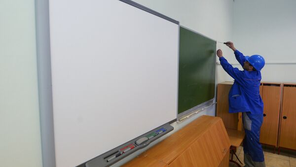 Подготовка школ к новому учебному году в Москве - Sputnik Кыргызстан