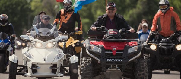 Мэр Бишкека Албек Ибраимов во время мотопробега на квадроцикле - Sputnik Кыргызстан