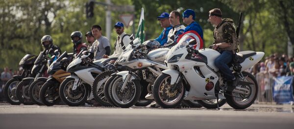 Байкеры в Бишкеке. Архивное фото Байкеры в Бишкеке. Архивное фото - Sputnik Кыргызстан