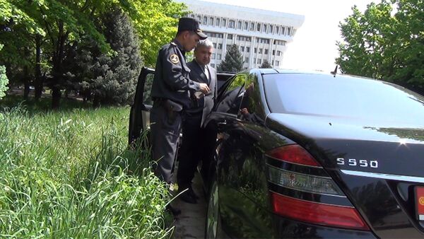 Реакция водителей, оштрафованных за неправильную парковку возле парлам - Sputnik Кыргызстан
