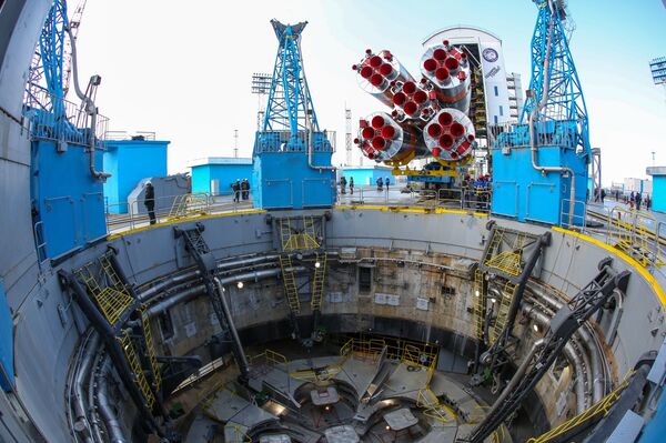 Вывоз ракеты Союз-2.1а с космическими аппаратами на стартовую площадку космодрома Восточный - Sputnik Кыргызстан