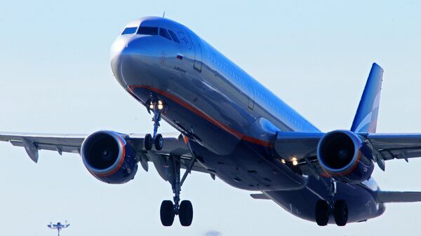 Самолет авиакомпании Аэрофлот совершает вылет с аэропорта. Архивное фото - Sputnik Кыргызстан