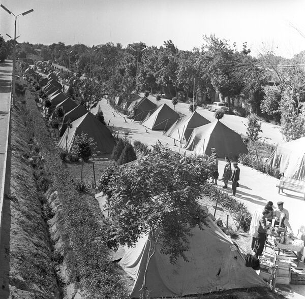 Землетрясение 1966 года в Ташкенте. Палаточный городок на улице Широкой - Sputnik Кыргызстан