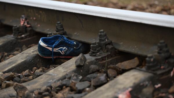 Ботинки на железной дороге. Архивное фото - Sputnik Кыргызстан