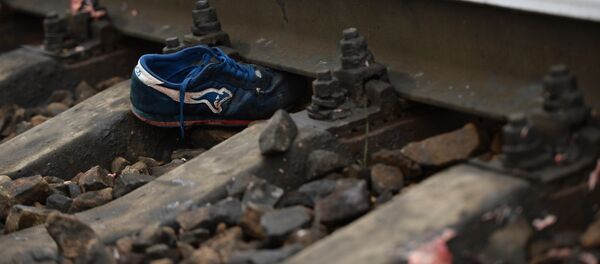 Электропоезд сбил людей на северо-западе Москвы - Sputnik Кыргызстан