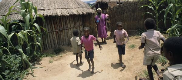 Дети в одном из сел Зимбабве. Архивное фото - Sputnik Кыргызстан