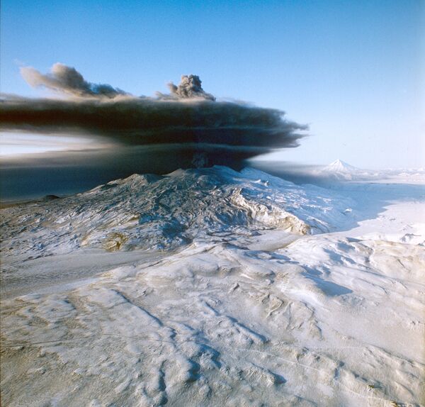 Ключевская сопка - вулкан на Камчатке. Архивное фото - Sputnik Кыргызстан