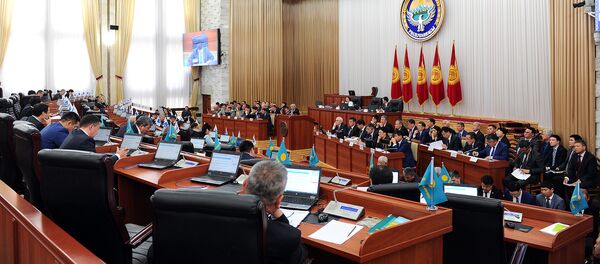 Жогорку Кеңеште депутаттардын отуруму. Архив - Sputnik Кыргызстан