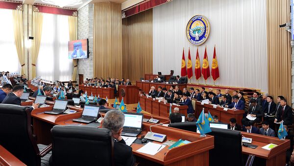 Отчет правительства КР на заседании Жогорку Кенеша. - Sputnik Кыргызстан