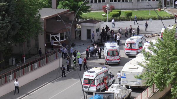 Медики и спасатели на месте взрыва в турецком Газиантепе - Sputnik Кыргызстан