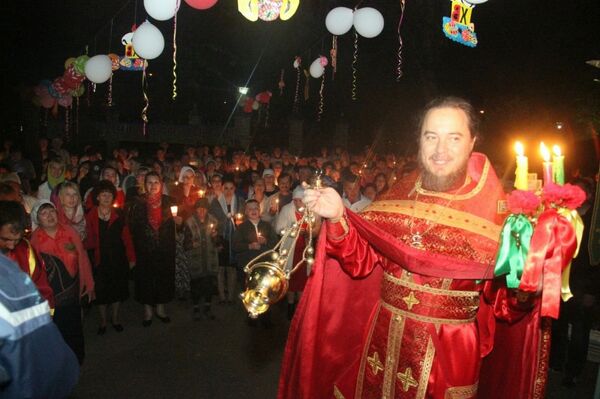 Православные города Ош у церкви, во время празнования Воскресение Господне - Sputnik Кыргызстан