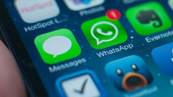Ярлык приложения WhatsApp на мобильном телефоне. Архивное фото - Sputnik Кыргызстан