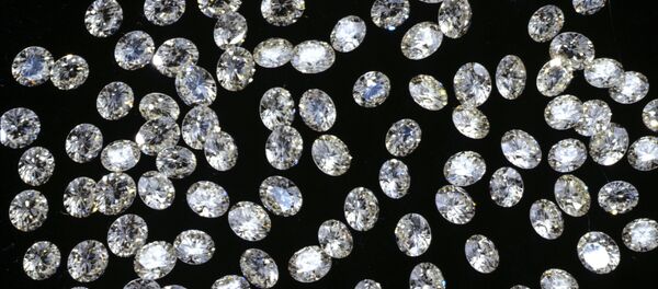 Россыпь ограненных алмазов. Архивное фото - Sputnik Кыргызстан