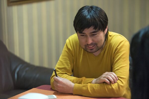 Продюсер Нурлан Мамакеев во время интервью. Архивное фото - Sputnik Кыргызстан