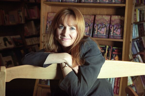 Английская писательница, автор серии романов о Гарри Поттере Джоан Роулинг. Архивное фото - Sputnik Кыргызстан