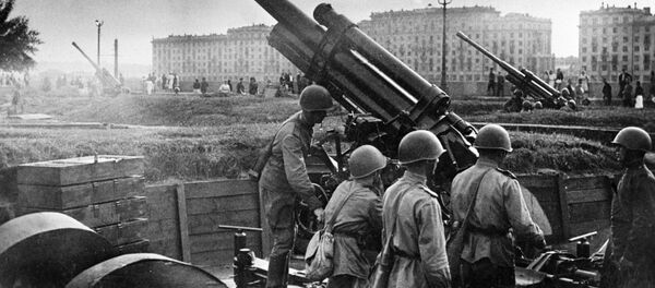 Солдаты, обороняющие Москву во время Великой Отечественной войны. Архивное фото - Sputnik Кыргызстан