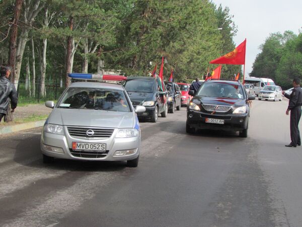 Участники автопробега, посвященный Дню Победы в Кара-Балте - Sputnik Кыргызстан