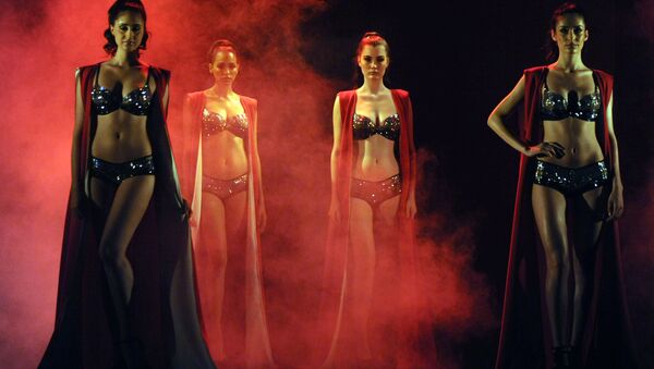 Модное шоу Glam New бренда Triumph в Мумбаи. - Sputnik Кыргызстан